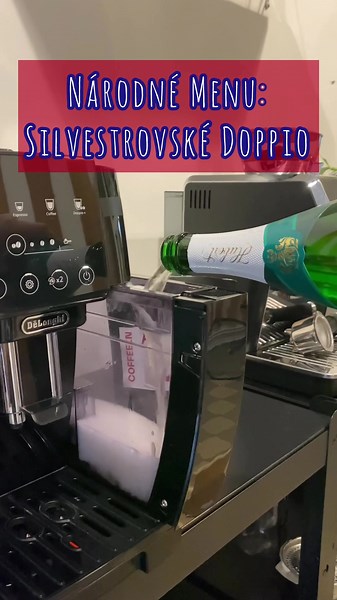 Z národného kávového menu je odteraz trilógia. Dámy a páni, predstavujeme vám silvestrovskú kávičku 😍 #káva #coffee #silvester #doppio #narodnemenu #coffeein #hubert #delonghi