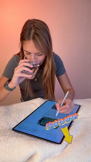 Take your creativity, productivity, and entertainment to the next level with this premium 5G tablet — designed for those who need power, style, and versatility in Canada. ✨ Stunning AMOLED display with anti-reflection for crystal-clear viewing ✨ 12GB RAM 512GB storage for smooth performance and plenty of space ✨ AI-powered features for smarter workflows and enhanced creativity ✨ S Pen included — perfect for note-taking, sketching, and precision work ✨ Durable build with sleek Moonstone Gray fini