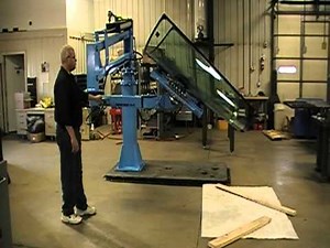 Industrial Manipulator: Manipulator Arm Lifting Windshield