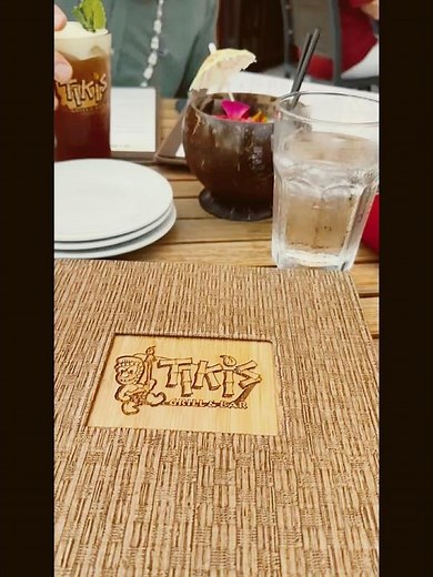 Sunset: Tikis Grill & Bar | Waikiki, Hawaii #lifeisbutadream #life #travel #goodfood #goodvibes
