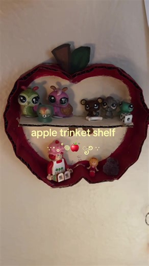 Creative DIY Apple Trinket Shelf Ideas