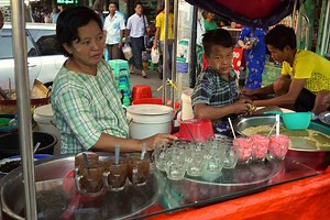 New upscale street market will allow foreigners to access clean street food | Coconuts