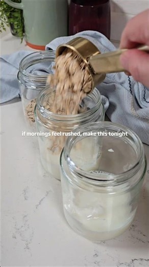 Overnight Oats with Frozen Fruit 🫐🍓🥭 #highproteinrecipes #easymealprep #easyhealthymeals