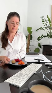 If you’re feeling hungry, do this 👇🏻 You should eat! 🛑 stop! Don’t go! Keep reading; eating is the best way to handle your hunger throughout the day! I promise! Hunger is a physiological sign that your body needs more energy. A slight drop in blood sugar levels triggers it. So firstly, determine if what you are feeling is physical hunger or something else. This can take some time to learn. So be kind and patient with yourself. And as you go throughout your life, if you feel hungry, you should