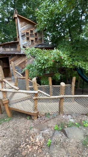 🦕🌳 Climb, explore, and discover at the Kiwanisaurus Treehouse Adventure! 📍Greensboro Science Center**, 4301 Lawndale Dr, Greensboro, NC** This epic outdoor experience features 4 treehouses and 4 crow’s nests connected by bridges, nets, hoops, and more! All ages can explore the surrounding ecosystem and spot local wildlife. ADA accessible! ♿ And don’t miss the life-size dinosaurs waiting below! 🦖👀 Come face to face with prehistoric giants like Triceratops, T. rex, Spinosaurus, and Apatosauru