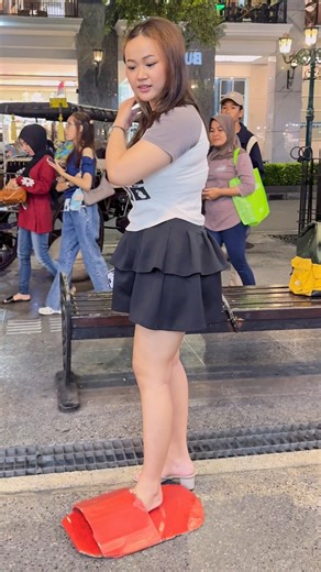 16K views · 288 reactions | Prank changing girl's sandals | Filiberth Matwearofficial | Facebook