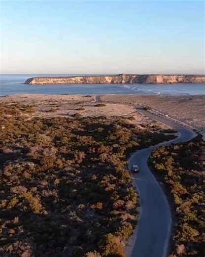 Eyre Peninsula part 5: Coffin Bay, located on the Eyre Peninsula in South Australia, is famous for its stunning coastline, pristine beaches, and world-renowned oysters. It’s a must-visit destination for seafood lovers, nature enthusiasts, and anyone looking for adventure to experience the beauty of the region. Things to Do in Coffin Bay: • Coffin Bay National Park – Explore rugged cliffs, turquoise waters, and secluded beaches. Perfect for 4WD adventures, hiking, and wildlife spotting. • Oyster 