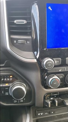 2019 Ram 1500 back up camera screen frozen still driving forward