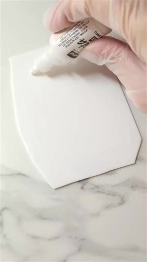 aww these snowflakes with a little hint of frosted blue 💙 ❄️#polymerclay #polymerclayearrings #polymerclaytutorials #polymerclaycreations #clayearrings #clayjewelry #clayart #jewelleryuk #jewelrymaking #christmas #christmasearrings #shoplocal #smallbussiness | Handymade