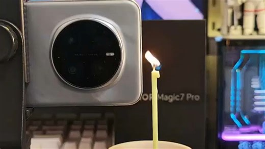 旗舰性能加持，智能体验升级，日常使用更流畅，轻松应对多任务挑战。