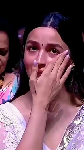 Main Tujhe Chhod Ke #bollywood #hindisong #trendingshorts #viralshort #shorts