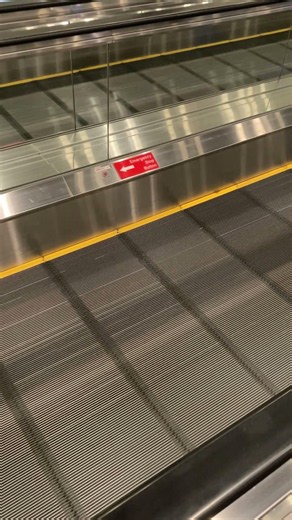 Power-Saving Mode P2 - Hitachi Autoline EX Series S1600EX-N Travelator - Changi Airport T1 Singapore
