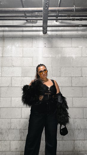 Alex Isley on Instagram: "I just hit another benchmark with my HANDS ✨ Thank youuu, keep runnin it up 💅🏽🤞🏽👋🏽"