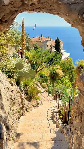 𝐴𝑢𝑑𝑟𝑒𝑦 ~ 𝑁𝑎𝑡𝑢𝑟𝑒 𝑉𝑜𝑦𝑎𝑔𝑒𝑠 𝐷𝑒́𝑐𝑜𝑢𝑣𝑒𝑟𝑡𝑒𝑠 🌿 on Instagram: "🌸 Le plus beaux jardins de France selon vous ? ☀️ 🌵Direction Eze sur la Côte d’Azur et son jardin exotique. ☀️ Une belle journée avec au programme : balade par le sentier de Nietzsch