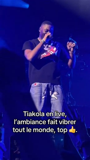Tiakola en live, l’ambiance fait vibrer tout le monde, top 👍. | Tiakola Meloo