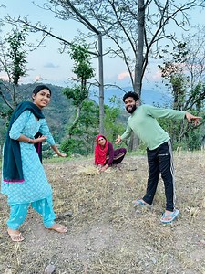 1.4M views · 50K reactions | नमस्कार जी आज Hmara कणका दी कटाई पहाडी गाना आ गया है तो जल्दी से लिंक पर जाकर देखें और लाईक कमेंट और शेयर करे और सभीको भेजे https://youtu.be/h4f6z0uj57M?si=RvPI9ZLLJ1aFH4XJ | Himachali__munda | Facebook