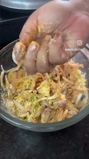 Try this amazing onion fritters , crispy from out , soft from inside