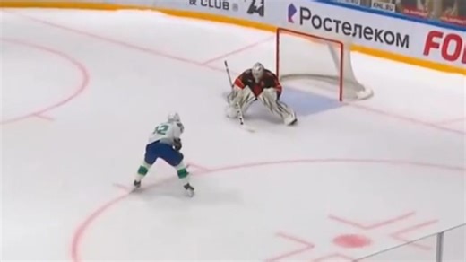 Evgeny Kuznetsov shows off wild hands for shootout goal in KHL