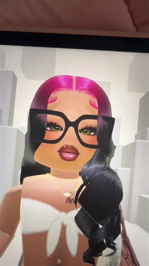 My avatar better than yours 😌 #roblox #robloxavatar #robloxoutfit #robloxedits #foryoupage