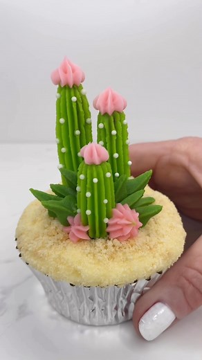 966K views · 10K reactions | Don’t be a……….. PRICK  How to make a tall cupcake ‍♀️ Use a pocky or a pretzel stick and pipe over it… Is it dangerous??? NO the stick softens in the buttercream so you wouldn’t even know it was there  I used @wiltoncakes tips 4B, 32, 17 and 352 #cupcakes #cupcakedesign #cupcakestagram #cupcakeartist #cactus #cakedbyrach | Caked By Rach | Facebook