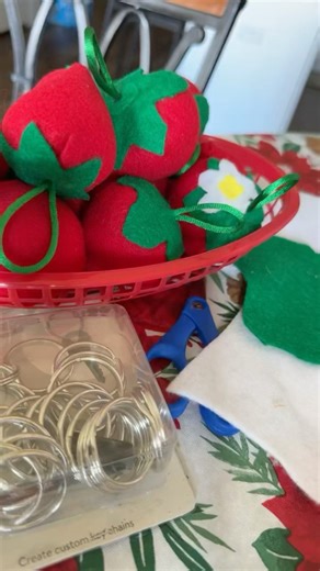 Strawberry Felt Keychains #shortsvideo#shortsfeed#shorts#shortcrafts#youtubeshorts