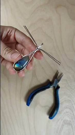 Wire Wrapping a Silver Pendant | Live Jewelry Making