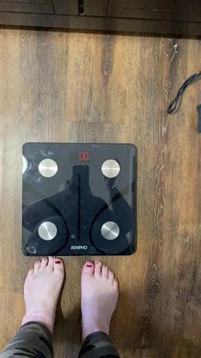 Weight smarter, not harder! 🧠 #renpho #renphohealthhero #scale #weightlosscheck #smartscale #fyp
