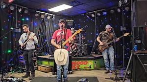 11 reactions | David Lee Jones debuts at FAIRWOOD LANES & MISFITS BAR & GRILL is here setting up and getting ready for a great show tonight. This is his first time here so head on over and show him what we are made of. | Fairwood Lanes | Facebook