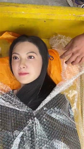 Custom-made wax figure girl with real-looking black hair, so beautiful! #MayiWaxFigure