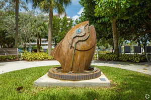 Living in the Beachside Pompano Beach Neighborhood of Pompano Beach, FL