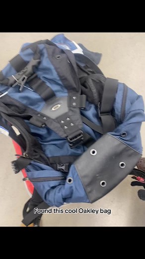 Found this cool Oakley Bag… #vintage #vintagefashion #fashion #thrifting #thrifthaul #fyp #foryoupage #gorpcore #thrift