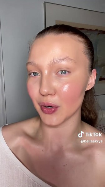 Mastering Natural Blush Placement: Tips for Beginners