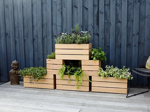 D.I.Y. stackable wooden planters