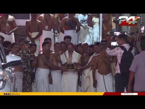 ശ്രീ പദ്മനാഭ സ്വാമി ക്ഷേത്രത്തിൽ ദർശനത്തിനെത്തി വി ഡി സതീശൻ