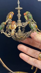 Lighting up the two tier parrot chandelier I created this week.. #esthersminiatures #dollhouseminiatures #poppenhuis #maisondepoupee #puppenhaus #casademuñecas #casadellebambole | Esther's Miniatures