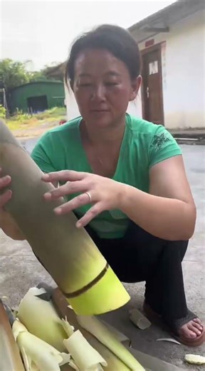 Today, my father made a delicate chisel customized for a camping boss. I really like it! #Handmade