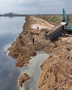 150K views · 1.2K reactions | OMG!!!Awesome Heavy Truck Rescue Skills ,Trucks Fail during landslide Recovery by Dozer & Excavator . . #Dozer #Bulldozer #heavyequipment #construction #Shantui #Komatsu #Dumptruck #Excavator #constructionsite #heavyduty #earthmoving #caterpillar | Bulldozer City | Facebook