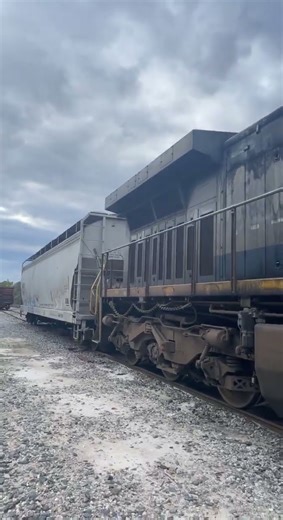Csx Train F764 starting to crank up turn on in Lugoff SC engine number is 451 with K5H Horn