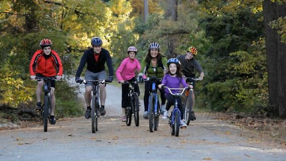 So reduzieren Sie Ihren Kohlenstoff-Fußabdruck, wenn Sie anlässlich der Earth Science Week verreisen
