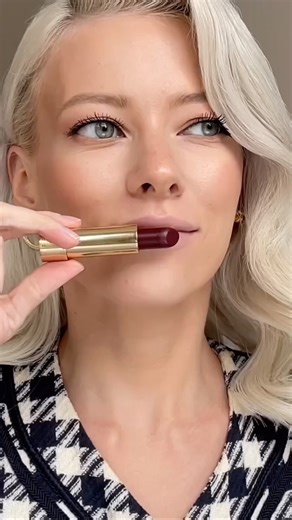 Dark red lipsticks with the matte, satin finishes 511 and 507 #lipstick #lipsticklover #redlipstick