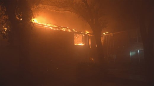 Southwest Houston apartment fire spreads quickly after hitting common attic