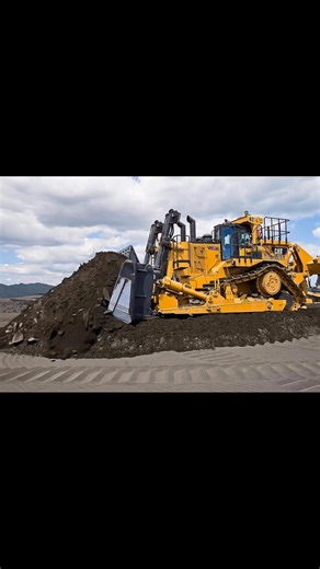 Raw power in action. 💥 This CAT D11 bulldozer is an absolute beast, moving a mountain of earth and rock like it's nothing. Unstoppable." #Caterpillar #D11 #Bulldozer #HeavyEquipment #Earthmoving #Power #Construction #BeastMode #HeavyMachinery #fblifestyle | Excavator drivers - sailors