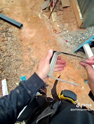 Cutting a 3x4 Downspout with my Midwest duct cutter snips! #tools #toolstoday #toollife #gutters #howto #fyp #CapCut