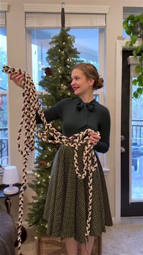 DIY Christmas Tree Garland 🧶 #diycrafts #diychristmasdecor