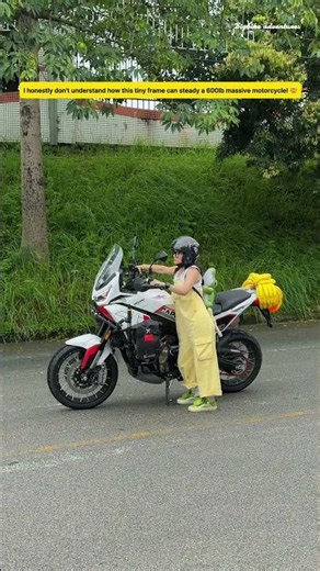 Is this the legendary tiny rider?! 🥔🤯 Massive bike, giant bananas! #shortrider #girlrider