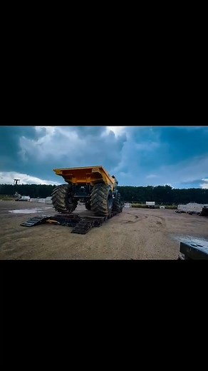 #bergmann #bergmannmaschinenbau #dumper #c815 #scaniatrucks #scania #scaniapower #scaniatrucks #s500 #fh500 #tieflader #baumaschinentransport #heavyhaulage #schwertransport #schwerlasttransport #bredlast #heavyloads #heavy #heavytransport #constructionequipment #trucker #truckerlife #truckerlifestyle #tiefbett #lowbedsemitrailer #doll #dolltrailer #dolltieflader #tiefbett #lowbedsemitrailer | Fritz Klein Transporte