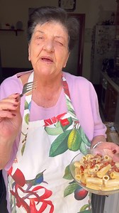 Un primo piatto facile e veloce da preparare ma super gustoso: rigatoni con gorgonzola, latte, speck e noci! È troppo buono. Favorite ca ve cunsulate 😍 | Zia Teresa e le zie di Napoli- Ricette classiche napoletane