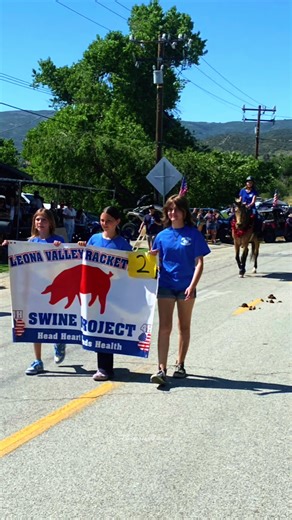 Amazing and crazy year for us!! Finally after many years we had our baby boy! Avery won mutiple banner in our first year showing competitively! Champion Hampshire and 4th overall gilt!! Can’t wait to see what comes in 2026!! ##2025recap #showpigs #fyp #pig #family
