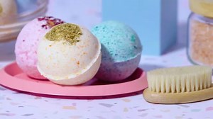 How to Make Bath Bombs