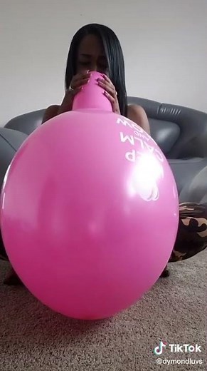 [FROM TIKTOK] Blowing balloon to pop